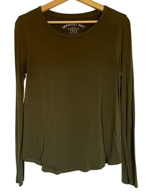 Aero seriously soft‎ perfect crew olive green long sleeved top women's size M thumbnail 1
