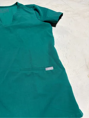 FIGS Women's green V-Neck Scrub Top small thumbnail 5