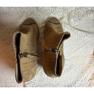 TOMS Majorca Peep Toe Perforated Suede Booties size 9.5 thumbnail 7