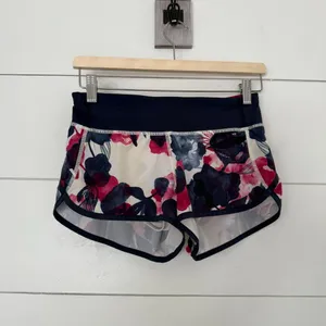 Lululemon Women’s 2 Berry Inky Floral Speed Shorts thumbnail 1