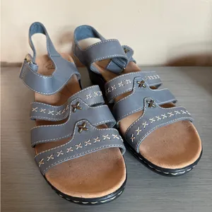Clarks Leather Adjustable‎ Strap Soft Cushion Sandals Size Women 9.5W Artisan thumbnail 1