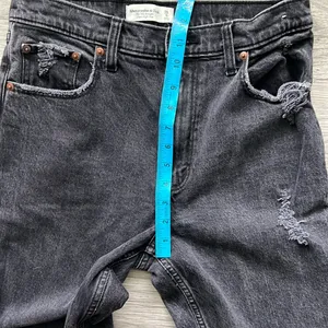 Abercrombie & Fitch - 90's Straight Ultra High Rise Size 28/6R Black Denim thumbnail 4