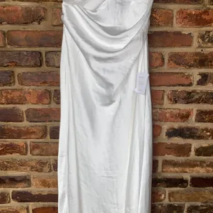 NWT Lulus Effortlessly Sensational White Satin Backless Maxi Dress Size Large thumbnail 5