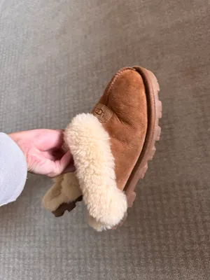 UGG slippers thumbnail 2