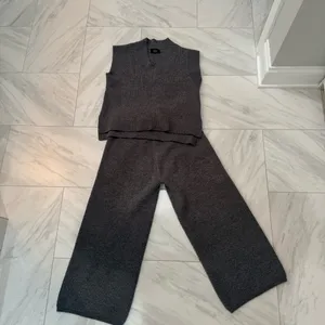 Vici Gray Ankle & Cropped Pants Set thumbnail 3