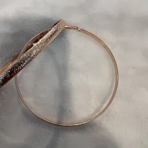 Elegant Gold Hoop Earrings thumbnail 2