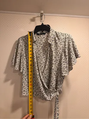 NWOT Zara Cream Floral V-Neck Tie-Side Blouse Size XS thumbnail 5