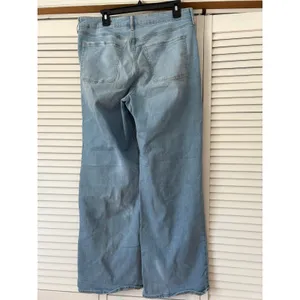 OLD NAVY WOW High‎ Rise Wide Leg Light Wash Jeans Women's Size 14 thumbnail 2