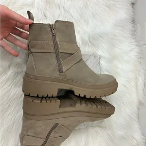 Lucky Brand Elyton Tan Suede Chunky Lug Sole Boots Size 9 thumbnail 7