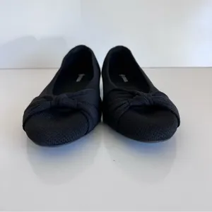 Vivaia Women's‎ Bibi Pointed-Toe Bow Flats (Azura) in Black thumbnail 4