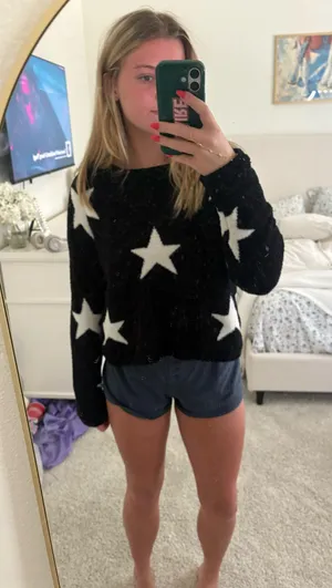 Star Sweater Boutique thumbnail 1
