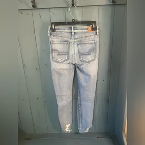 American Eagle Outfitters Light Blue Distressed Skinny Jeans | Size 4 thumbnail 3