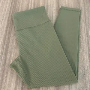 Athleta Elation Rib Tight 7/8 Leggings Ankle Size Large Women’s Sage Green thumbnail 3