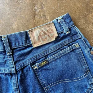Vintage 90s Lee Medium Wash Distressed High Rise Cutoff Jean Denim Shorts 28 thumbnail 4