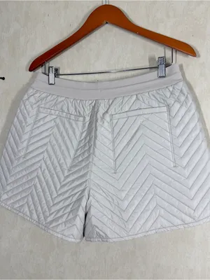 Athleta Women’s Apres Ski Quilted Shorts Puffer Insulated in Beige Chevron 8 thumbnail 6