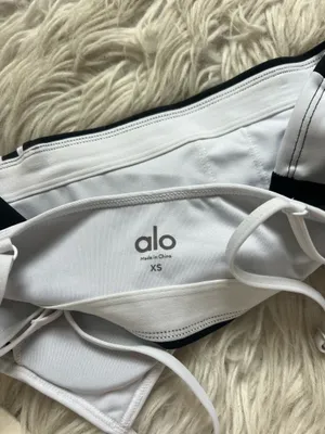 Alo sports bra thumbnail 4