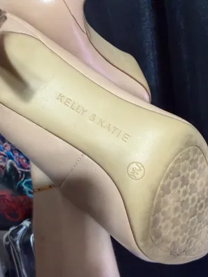 Kelly & Katie Heels Nude thumbnail 2