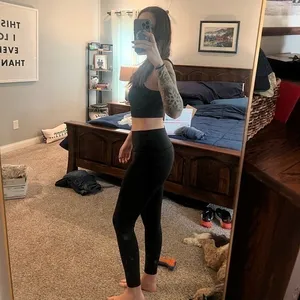 Lululemon LA Front Cutout Crop‎ Tank Size 4/6 thumbnail 5
