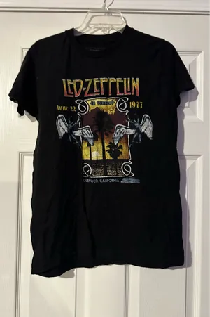 Led Zeppelin Graphic Band T‑Shirt is a size Medium. Black thumbnail 1