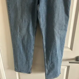 Abercrombie & Fitch Ultra High Rise 90s Straight Jean 32\14 thumbnail 3