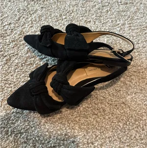 Antonio Melani Flats thumbnail 3