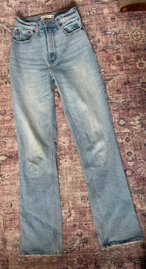 Abercrombie 90’s Straight Ultra High Rise Curve Love thumbnail 1