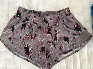 Lululemon Shorts Hotty Hot 2.5" thumbnail 2