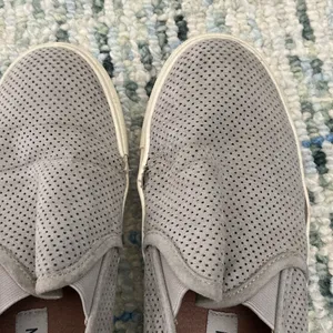 Worn down Steve Madden shoes thumbnail 2