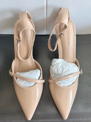 Creamy Patent Leather Slingback Heels thumbnail 1