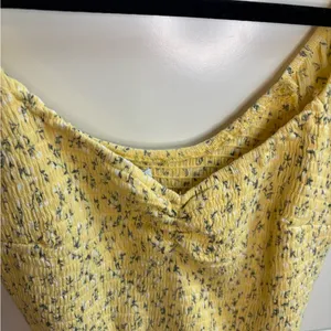 Hollister Yellow Floral Smocked Midi Dress Size S thumbnail 5