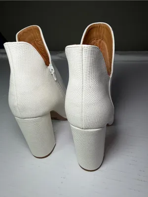 Qupid White Pointed Toe Ankle Booties with Block Heel thumbnail 5