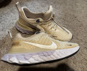 Nike Shoes thumbnail 1