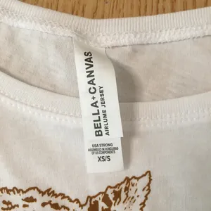 Hooters New Super Sexy Girl Crop Top white Size XSmall/Small thumbnail 3