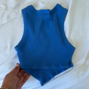 SheIn blue  crop top thumbnail 4