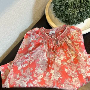 Evereve Keira floral Smocked Neck Blouse Sz M thumbnail 4