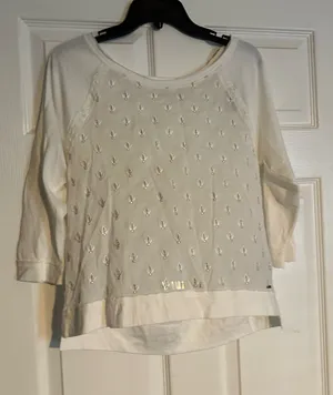 Abercrombie & Fitch Cream Embroidered 3/4 shirt is a size XS. thumbnail 1