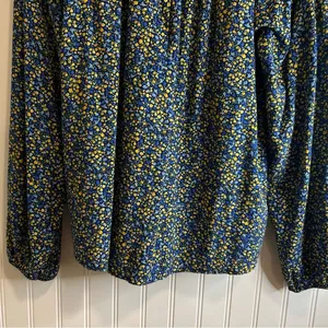 Croft & Barrow women Blue and Yellow Floral Top long sleeeve. thumbnail 8