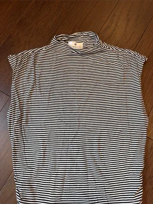 Socialite Black and White Striped Mock Neck Tank Size Medium - C67-121 thumbnail 3