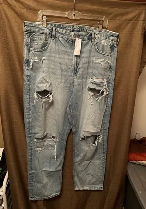 NWT American Eagle High Rise Mom Straight Jean Size 18 Distressed thumbnail 1