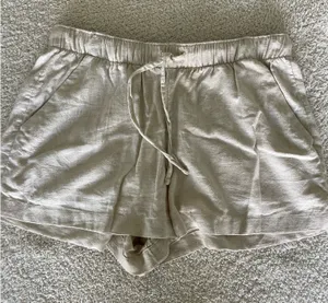 Hollister Cream Shorts thumbnail 1