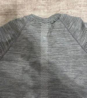 Lululemon Swiftly tech 2.0 short sleeve size 8 thumbnail 6