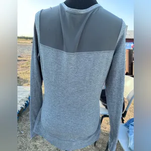 Lululemon Athletica Women’s Gray V-Neck Women's Top thumbnail 3