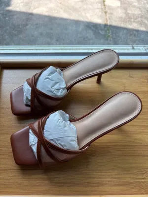 Classy Brown Kitten Heels Size 7 thumbnail 2