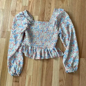 Japna Shirt Womens Medium White Blue Floral Print Puff Sleeve Smocked Ladies thumbnail 1
