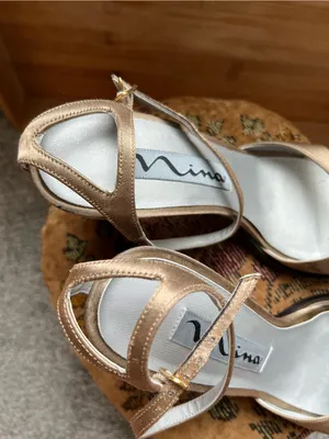•Nina gold strappy heeled shoes• Size 7 1/2M thumbnail 8