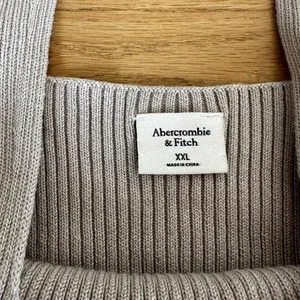 Abercrombie and Fitch Knit Tank Top in Grey thumbnail 2