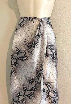 Dress Forum NWT snake skin pattern LA skirt. Sz S thumbnail 6