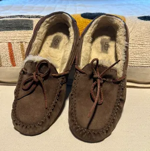 UGG Slippers thumbnail 2