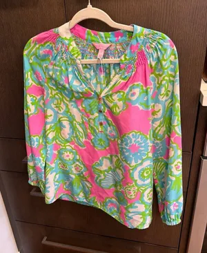 Lilly Pulitzer Elsa silk‎ blouse featuring a ruched neckline, partial button XS thumbnail 1