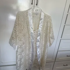Vintage Alexandra Nicole Bridal Robe set thumbnail 11